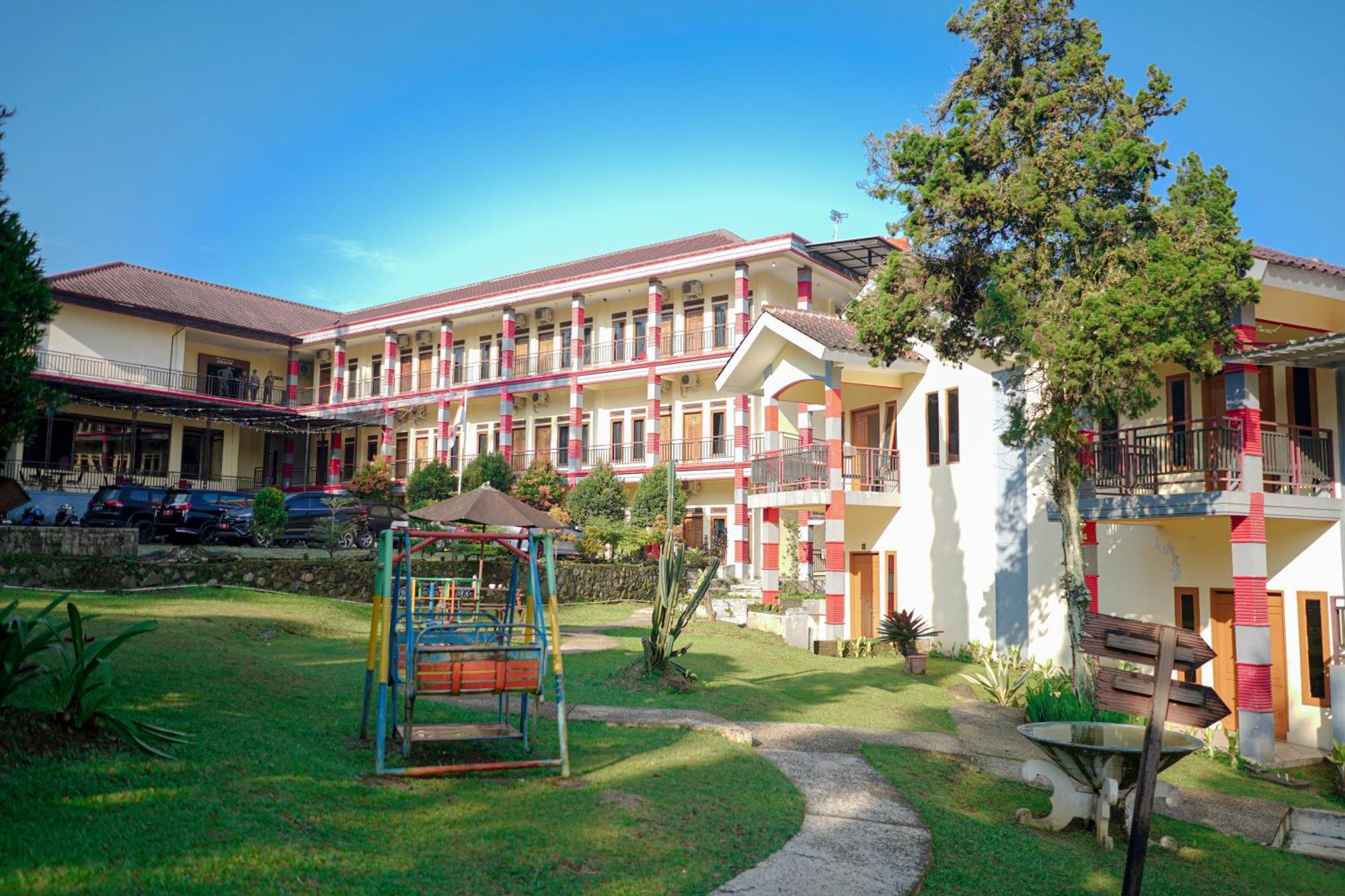 Bayak Hotel Bumdes Cipayung & Resort Ciguntur Extérieur photo
